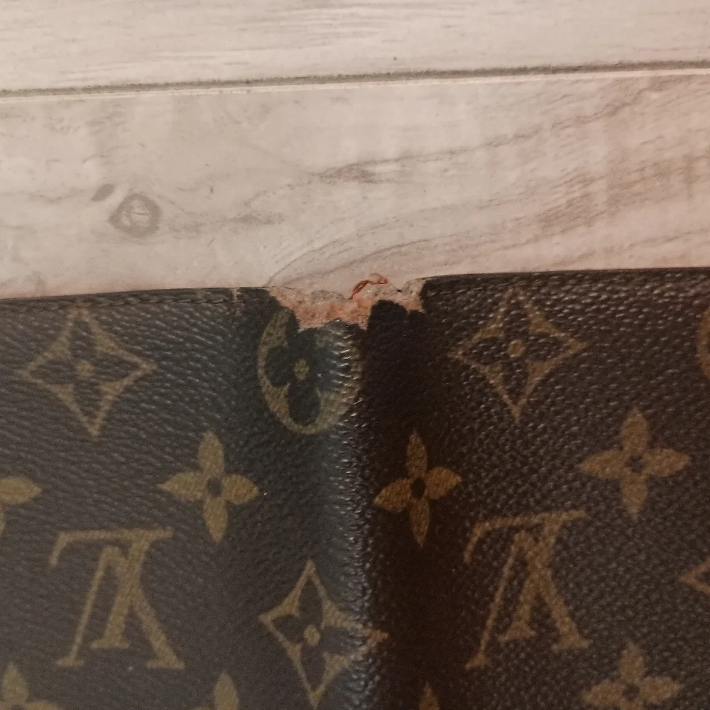 LOUIS VUITTON Vintage. CANVAS BI-FOLD MONOGRAM  WALLET. Men’s